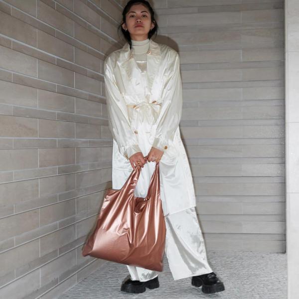 Loqi_Metalic_rose_gold_bag_1